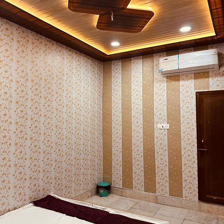 Hotel Raju Homestay Ayodhya 150 Meters From Shree Ram Janmbhoomi Temple 200 Meters From Ayodhya Dham Railway Station Eksteriør bilde