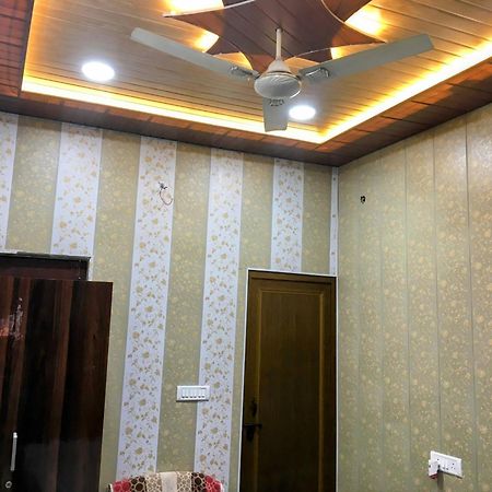 Hotel Raju Homestay Ayodhya 150 Meters From Shree Ram Janmbhoomi Temple 200 Meters From Ayodhya Dham Railway Station Eksteriør bilde