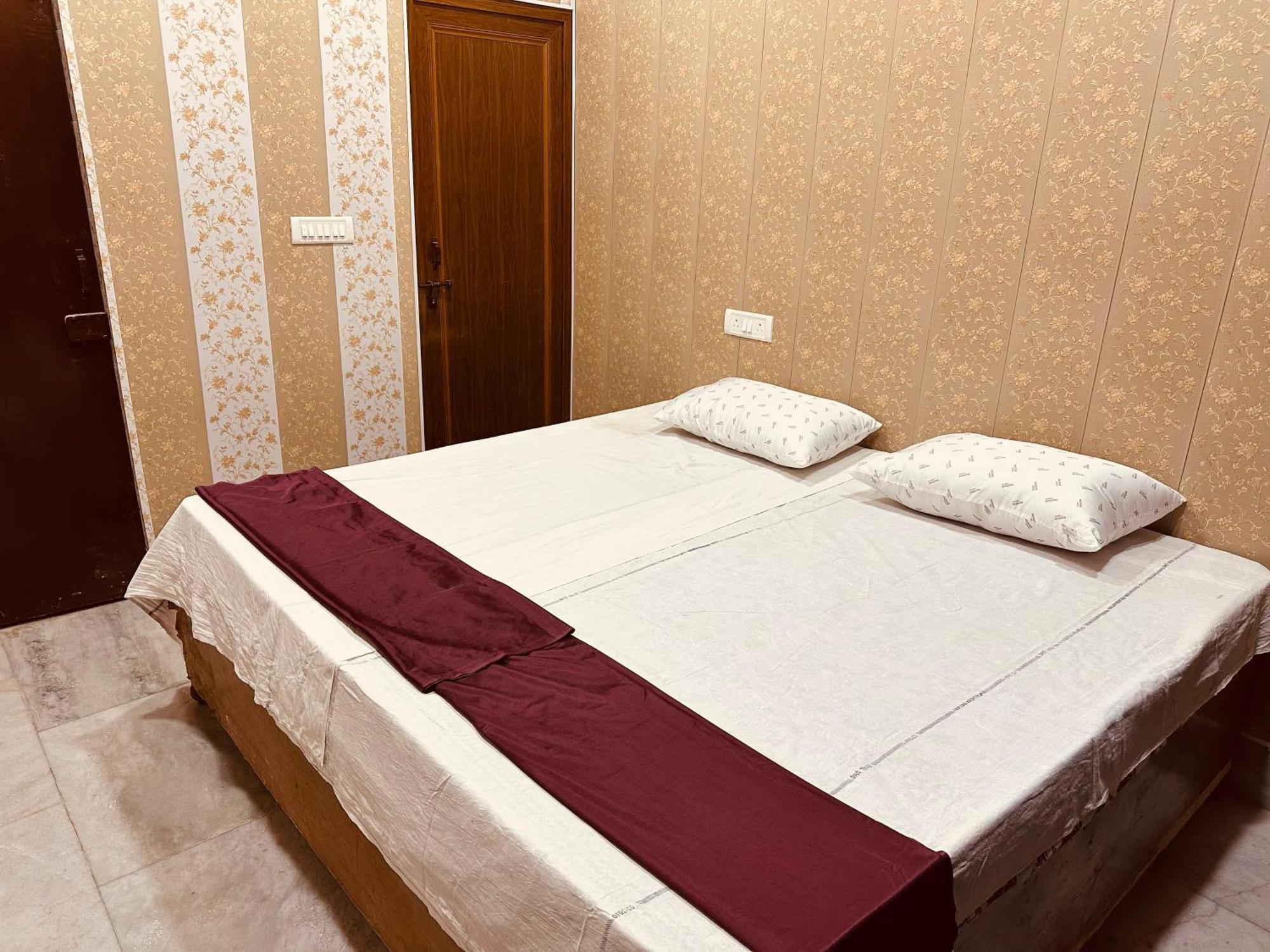 Hotel Raju Homestay Ayodhya 150 Meters From Shree Ram Janmbhoomi Temple 200 Meters From Ayodhya Dham Railway Station Eksteriør bilde