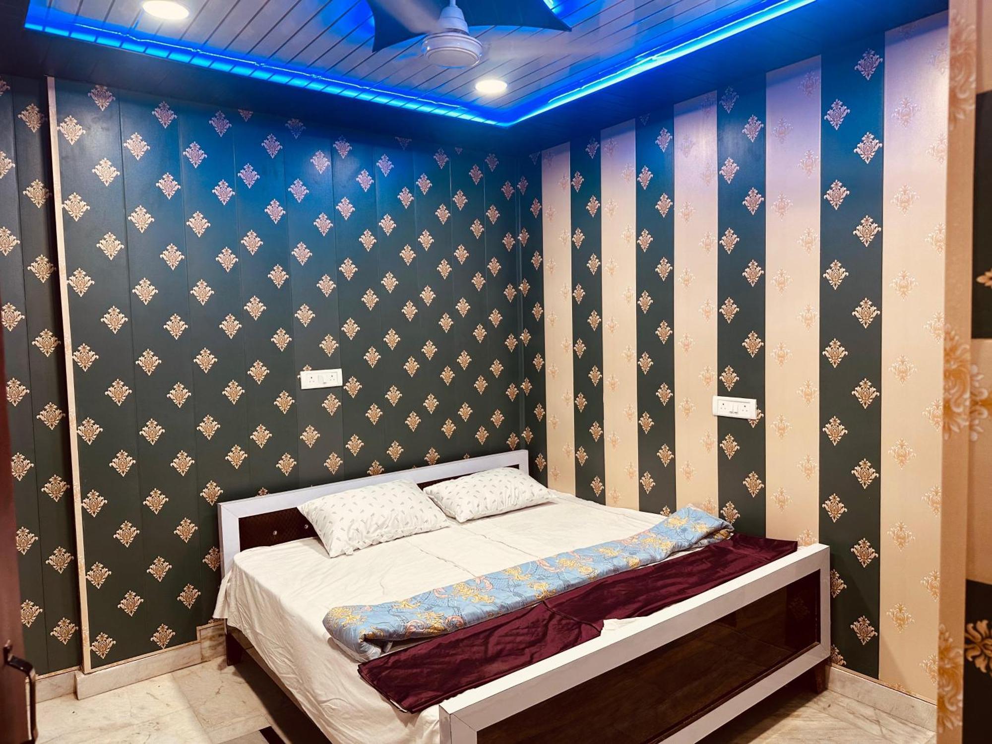 Hotel Raju Homestay Ayodhya 150 Meters From Shree Ram Janmbhoomi Temple 200 Meters From Ayodhya Dham Railway Station Eksteriør bilde