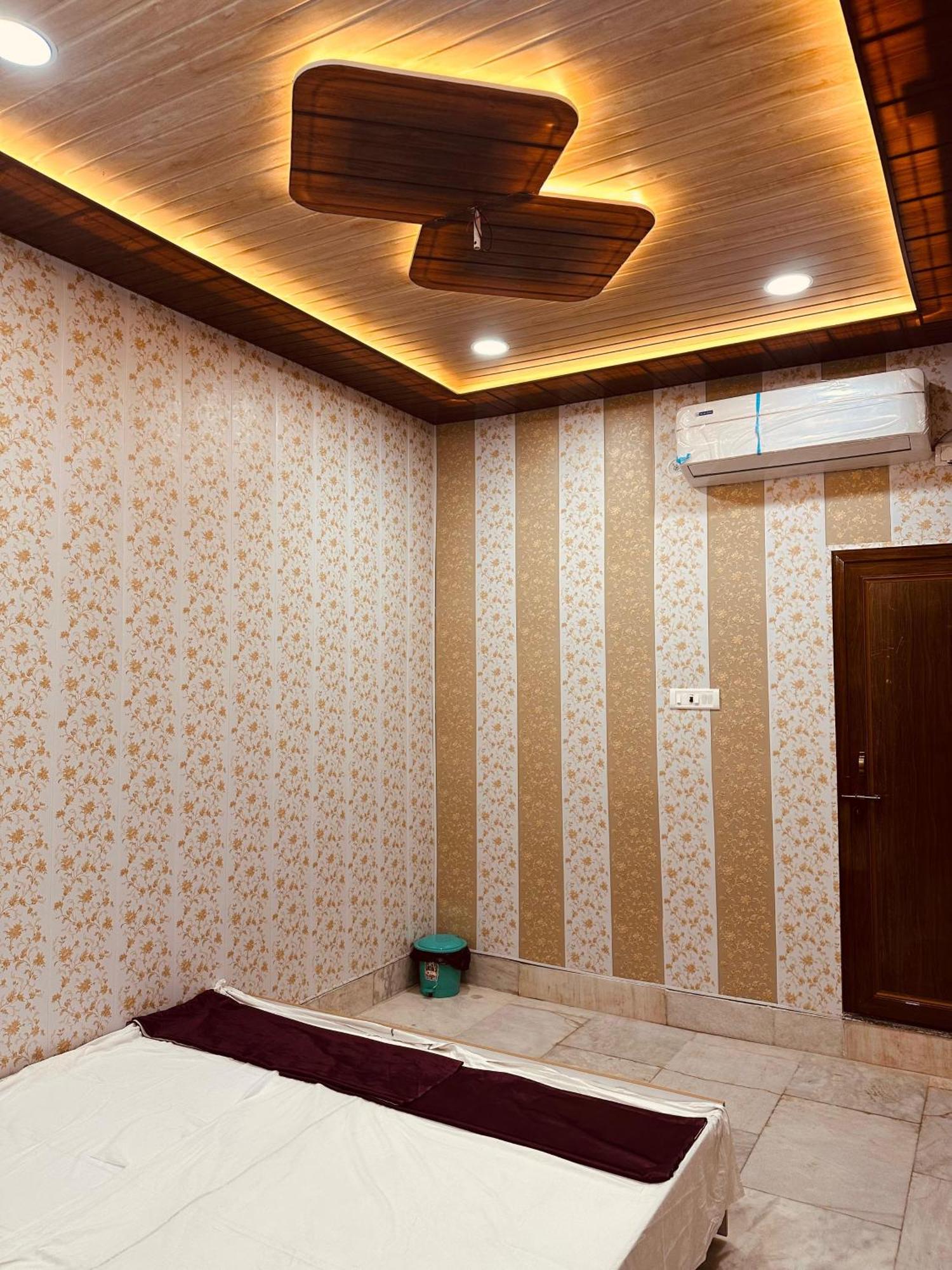 Hotel Raju Homestay Ayodhya 150 Meters From Shree Ram Janmbhoomi Temple 200 Meters From Ayodhya Dham Railway Station Eksteriør bilde