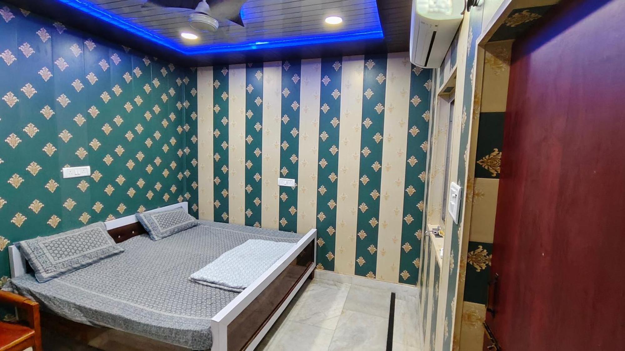 Hotel Raju Homestay Ayodhya 150 Meters From Shree Ram Janmbhoomi Temple 200 Meters From Ayodhya Dham Railway Station Eksteriør bilde