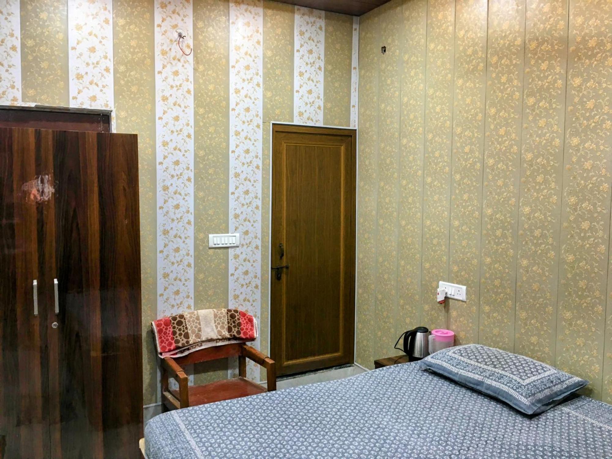 Hotel Raju Homestay Ayodhya 150 Meters From Shree Ram Janmbhoomi Temple 200 Meters From Ayodhya Dham Railway Station Eksteriør bilde