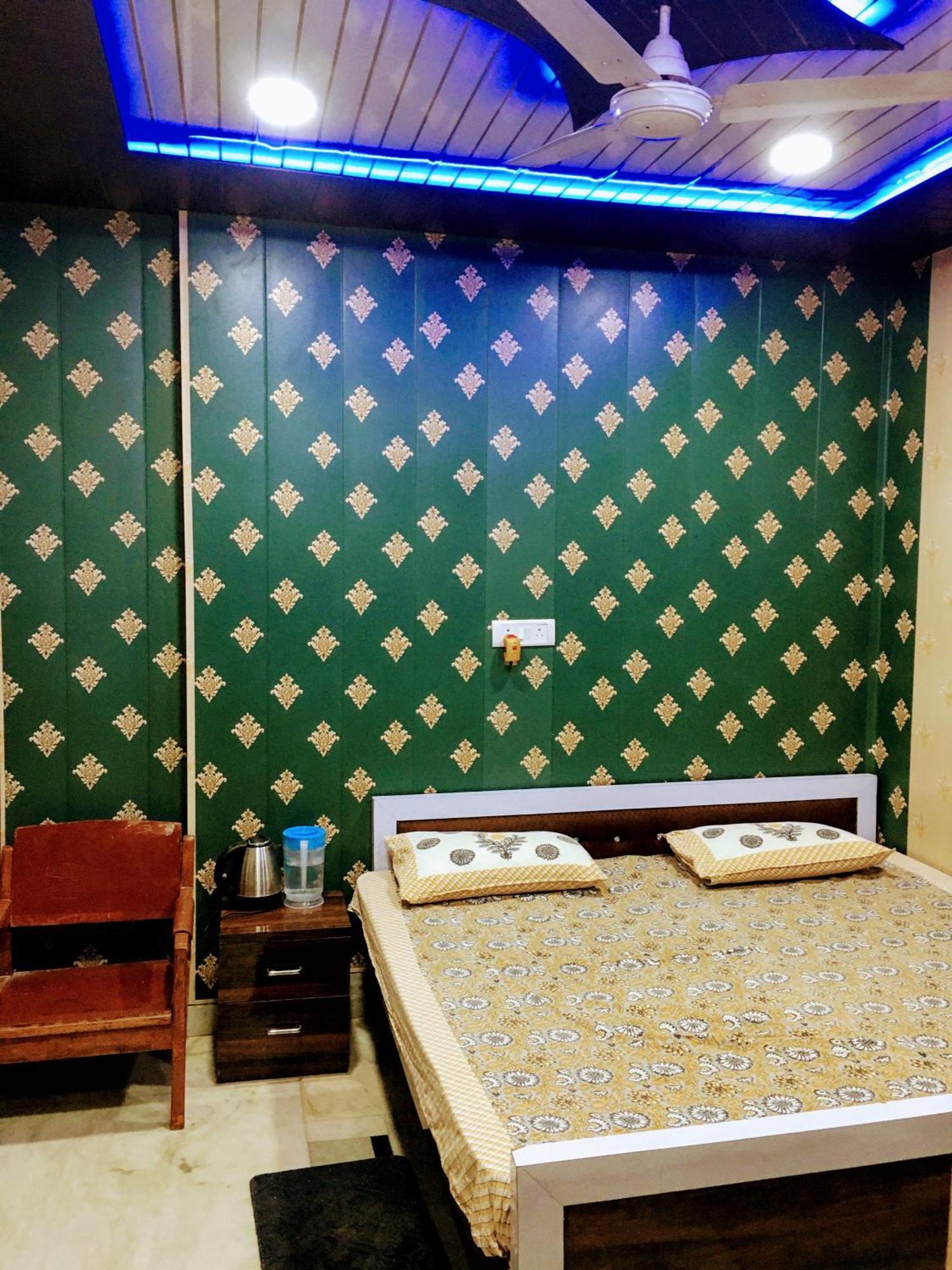 Hotel Raju Homestay Ayodhya 150 Meters From Shree Ram Janmbhoomi Temple 200 Meters From Ayodhya Dham Railway Station Eksteriør bilde