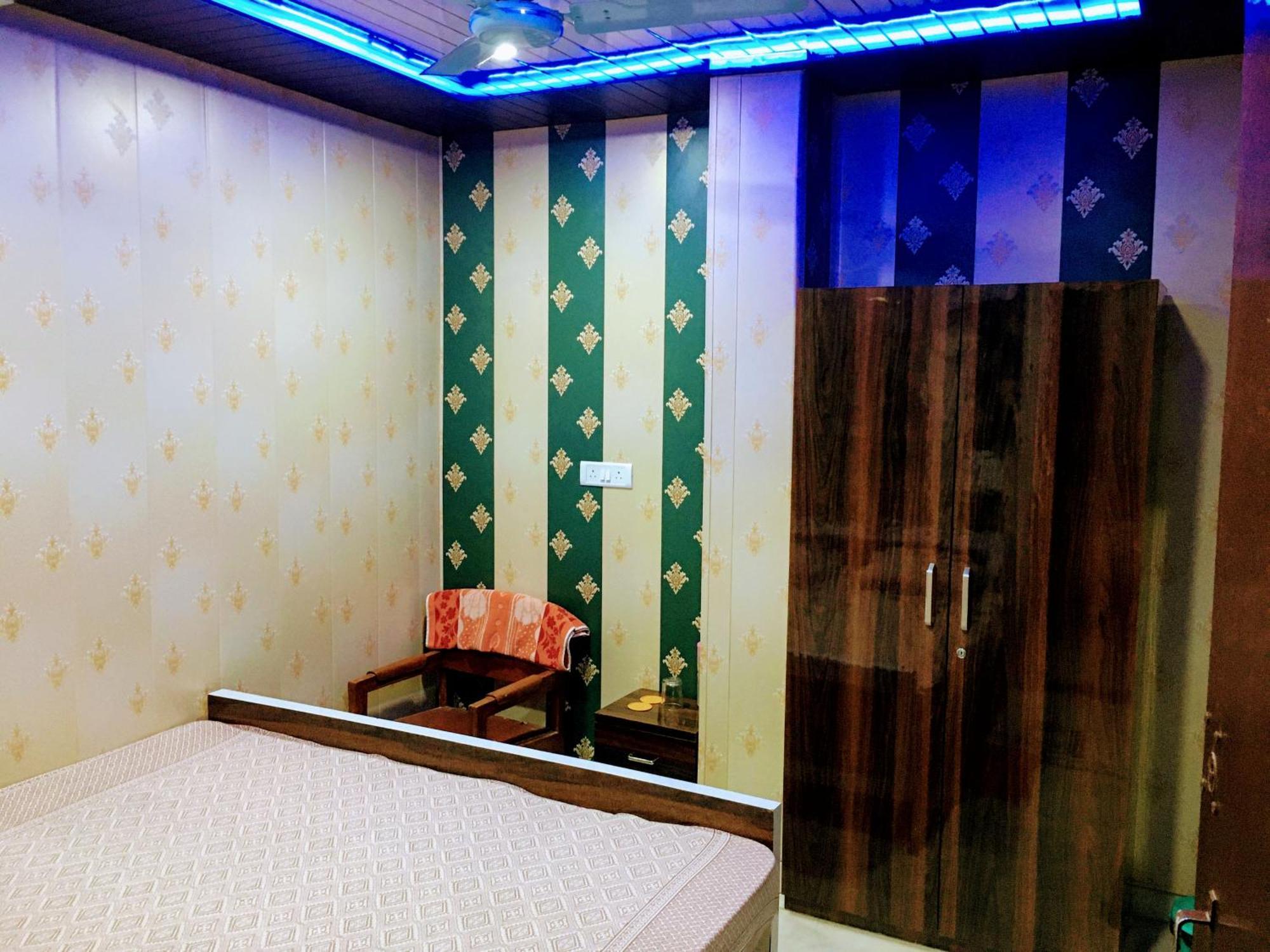 Hotel Raju Homestay Ayodhya 150 Meters From Shree Ram Janmbhoomi Temple 200 Meters From Ayodhya Dham Railway Station Eksteriør bilde