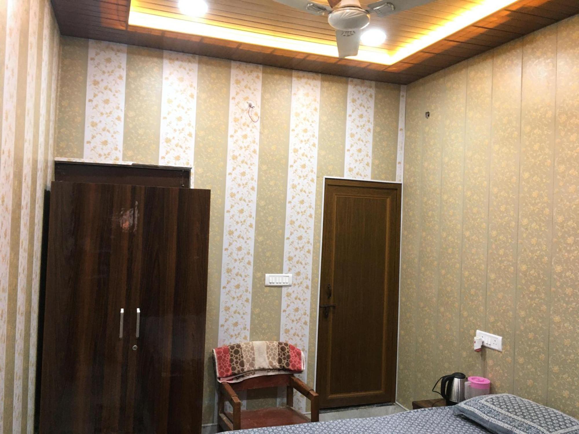 Hotel Raju Homestay Ayodhya 150 Meters From Shree Ram Janmbhoomi Temple 200 Meters From Ayodhya Dham Railway Station Eksteriør bilde