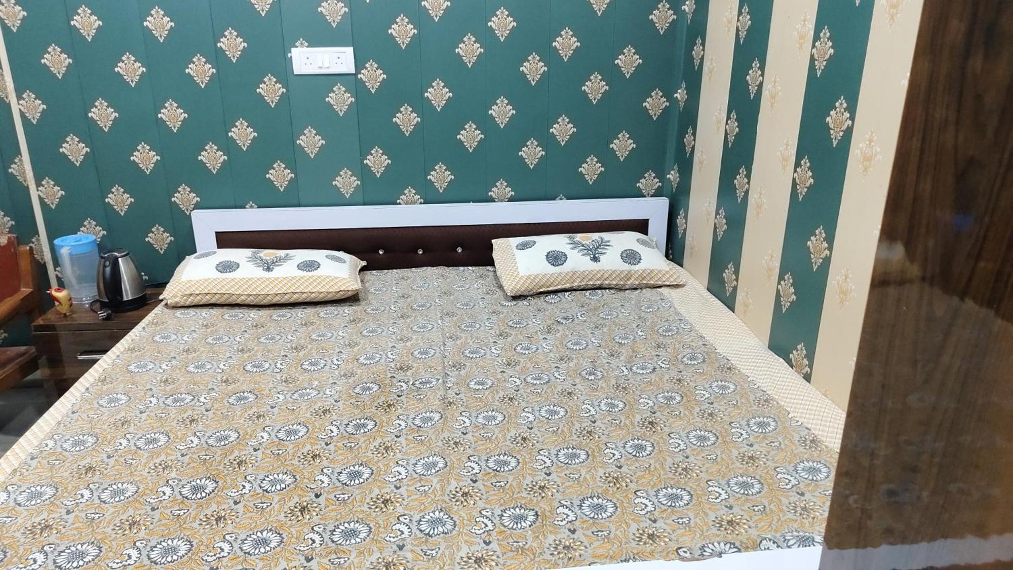 Hotel Raju Homestay Ayodhya 150 Meters From Shree Ram Janmbhoomi Temple 200 Meters From Ayodhya Dham Railway Station Eksteriør bilde