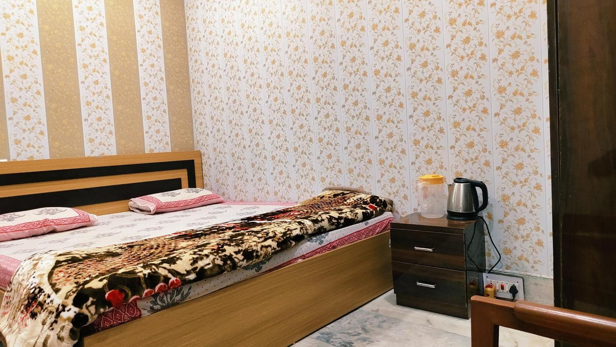 Hotel Raju Homestay Ayodhya 150 Meters From Shree Ram Janmbhoomi Temple 200 Meters From Ayodhya Dham Railway Station Eksteriør bilde