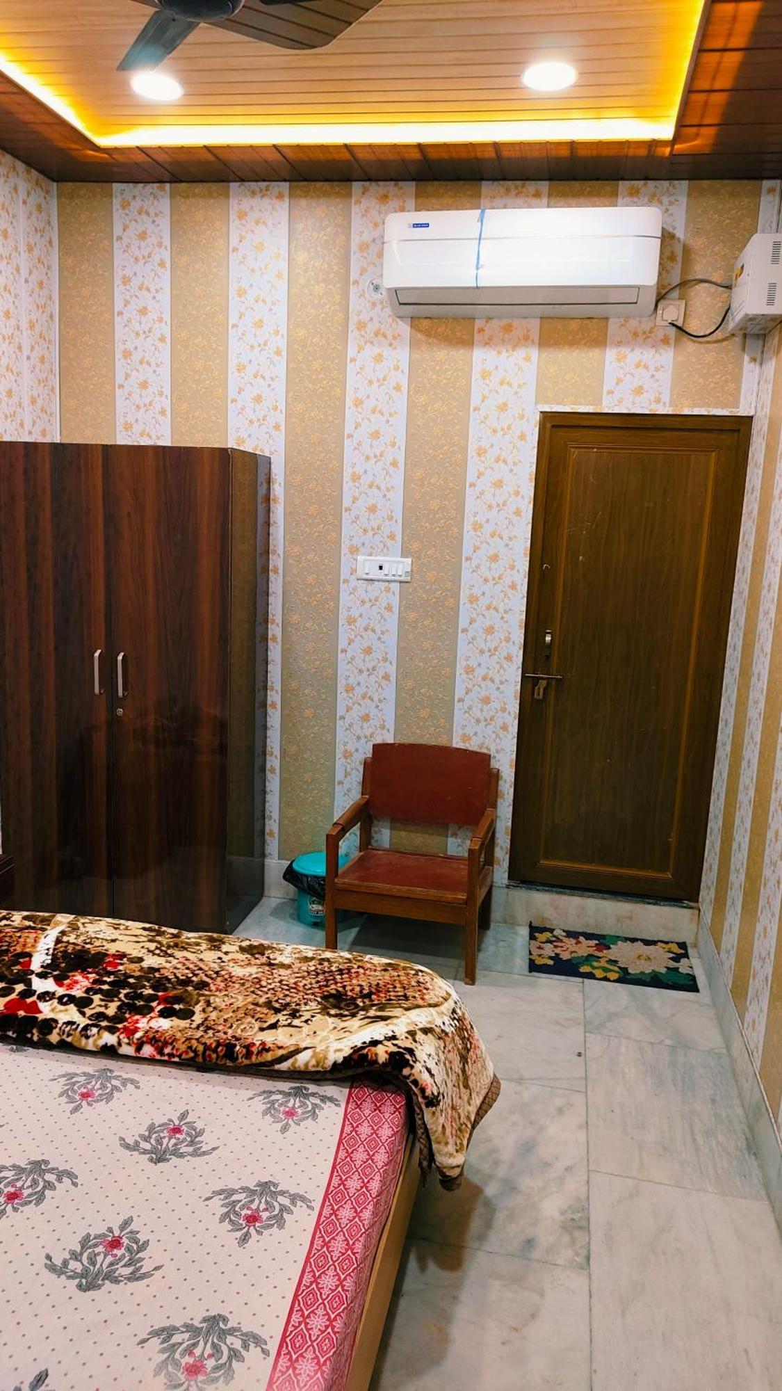 Hotel Raju Homestay Ayodhya 150 Meters From Shree Ram Janmbhoomi Temple 200 Meters From Ayodhya Dham Railway Station Eksteriør bilde