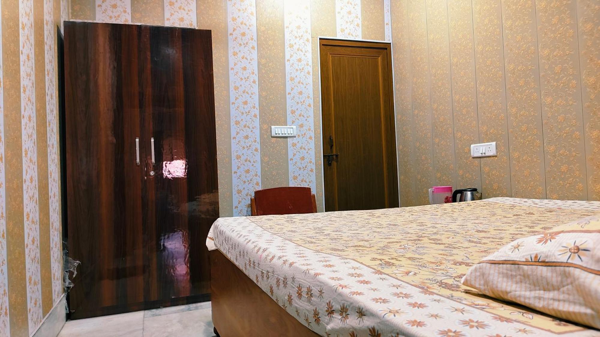 Hotel Raju Homestay Ayodhya 150 Meters From Shree Ram Janmbhoomi Temple 200 Meters From Ayodhya Dham Railway Station Eksteriør bilde