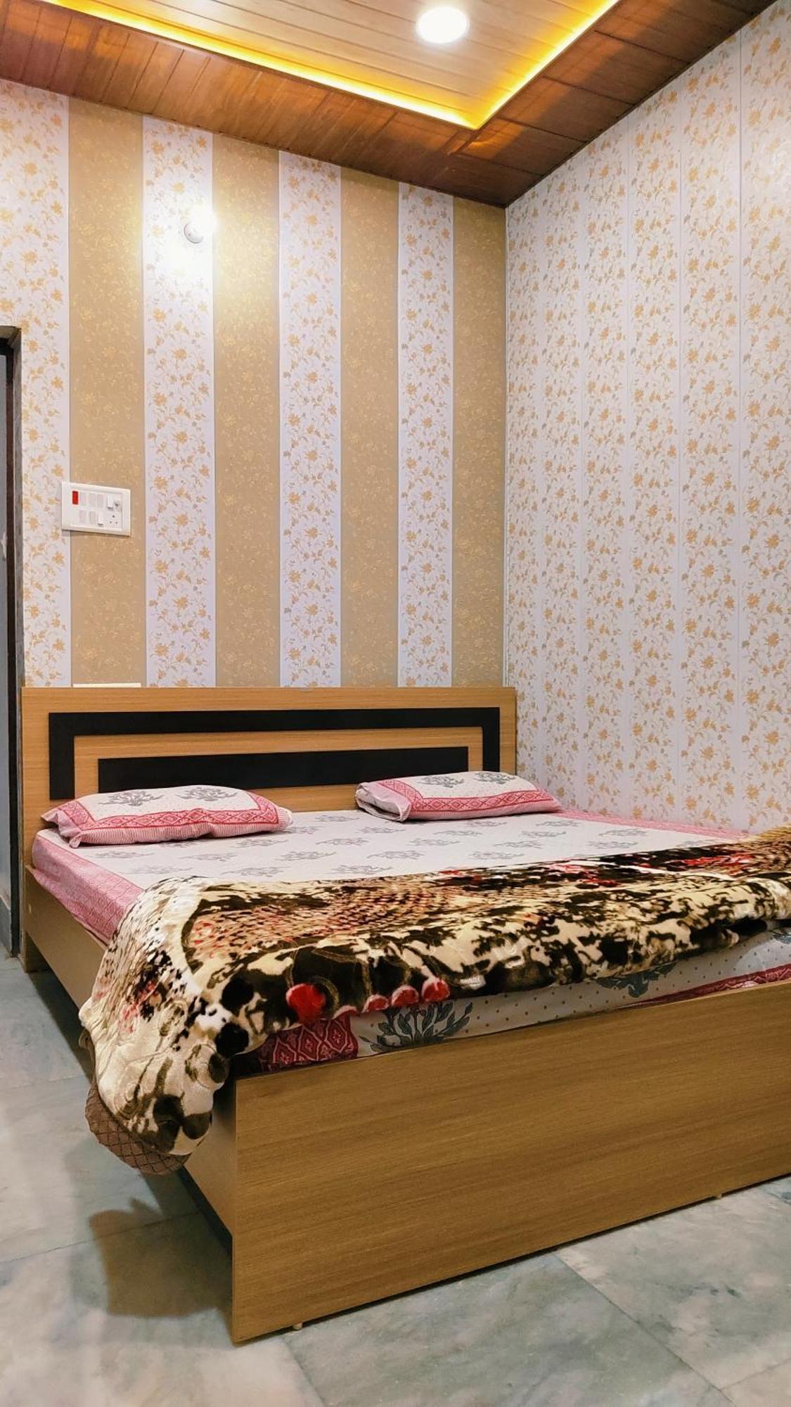 Hotel Raju Homestay Ayodhya 150 Meters From Shree Ram Janmbhoomi Temple 200 Meters From Ayodhya Dham Railway Station Eksteriør bilde
