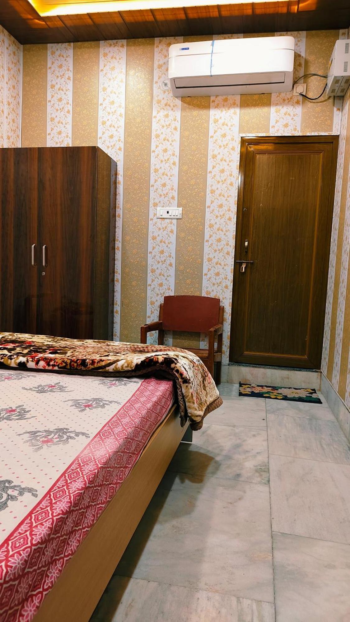 Hotel Raju Homestay Ayodhya 150 Meters From Shree Ram Janmbhoomi Temple 200 Meters From Ayodhya Dham Railway Station Eksteriør bilde