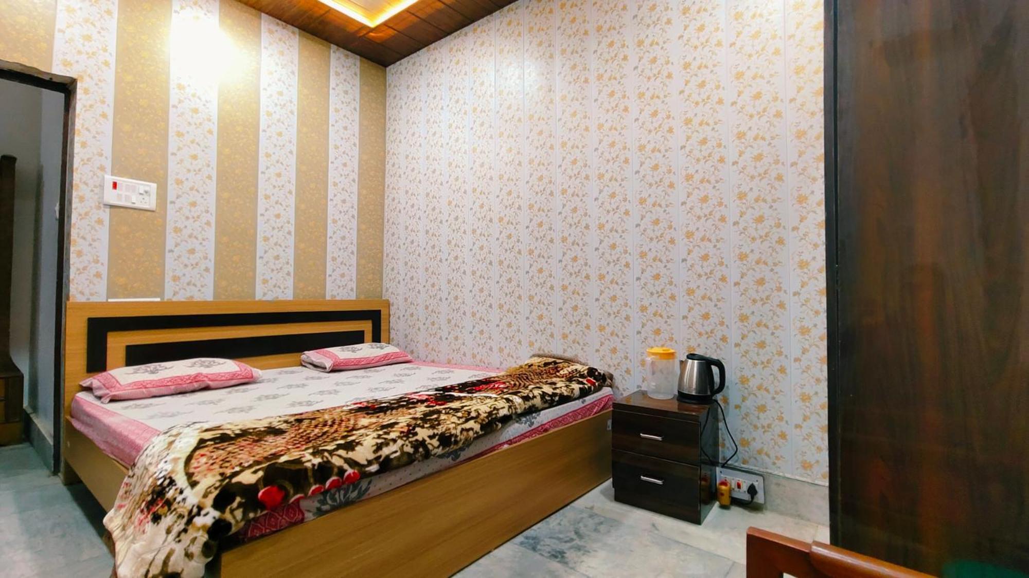 Hotel Raju Homestay Ayodhya 150 Meters From Shree Ram Janmbhoomi Temple 200 Meters From Ayodhya Dham Railway Station Eksteriør bilde