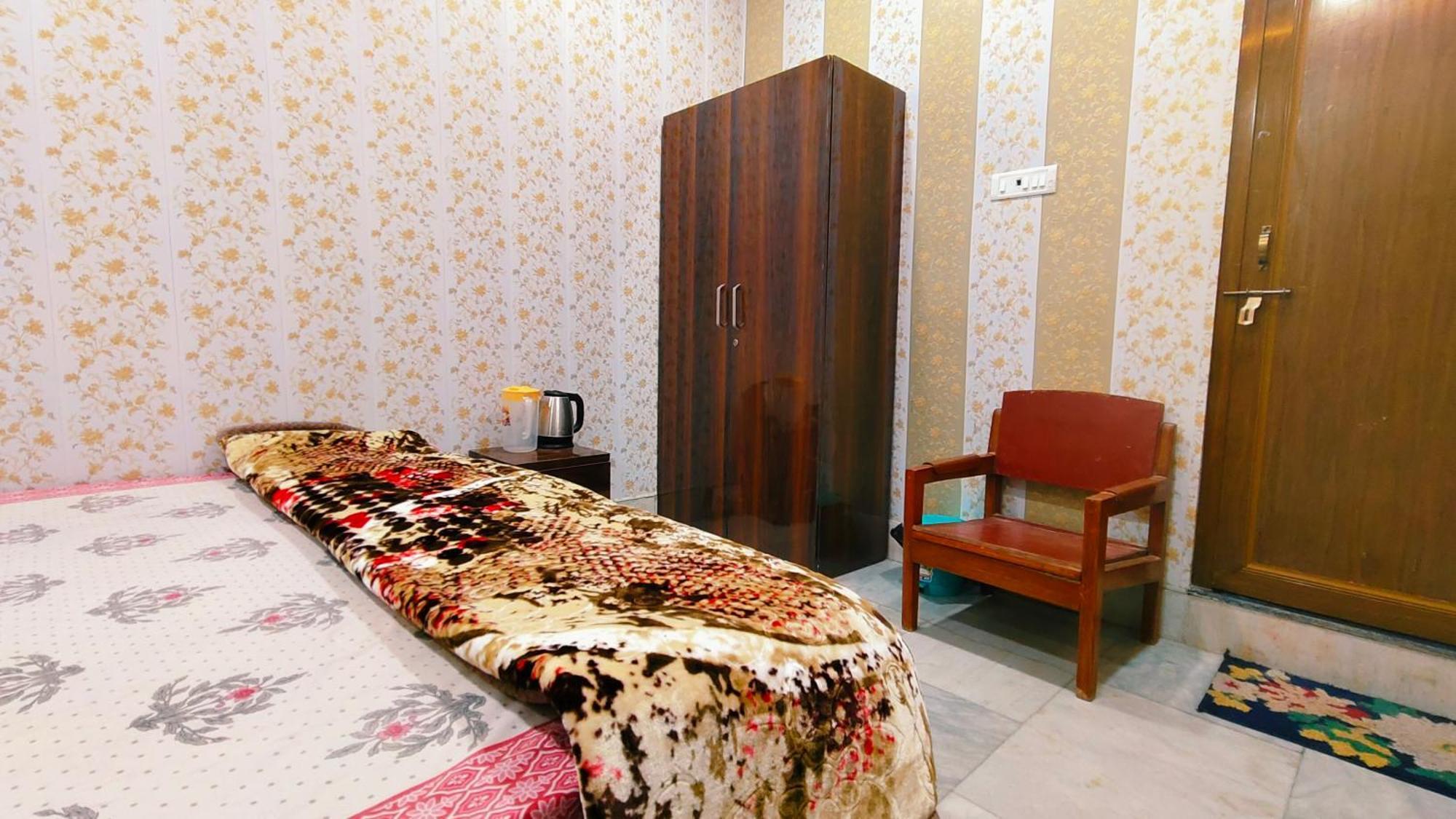 Hotel Raju Homestay Ayodhya 150 Meters From Shree Ram Janmbhoomi Temple 200 Meters From Ayodhya Dham Railway Station Eksteriør bilde