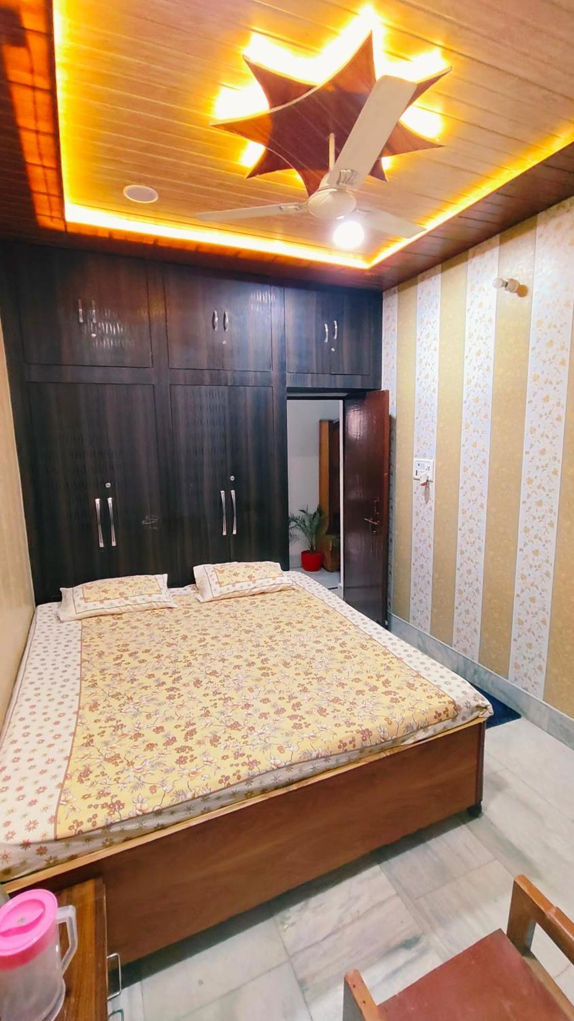 Hotel Raju Homestay Ayodhya 150 Meters From Shree Ram Janmbhoomi Temple 200 Meters From Ayodhya Dham Railway Station Eksteriør bilde