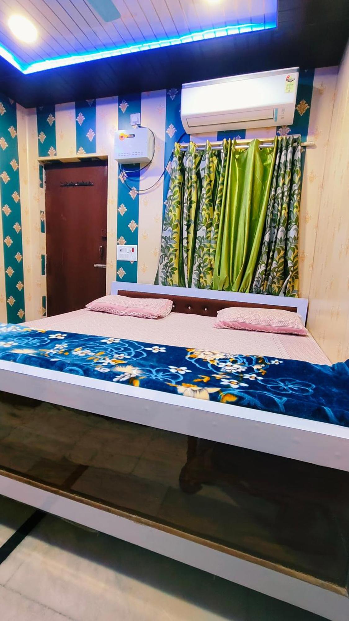 Hotel Raju Homestay Ayodhya 150 Meters From Shree Ram Janmbhoomi Temple 200 Meters From Ayodhya Dham Railway Station Eksteriør bilde