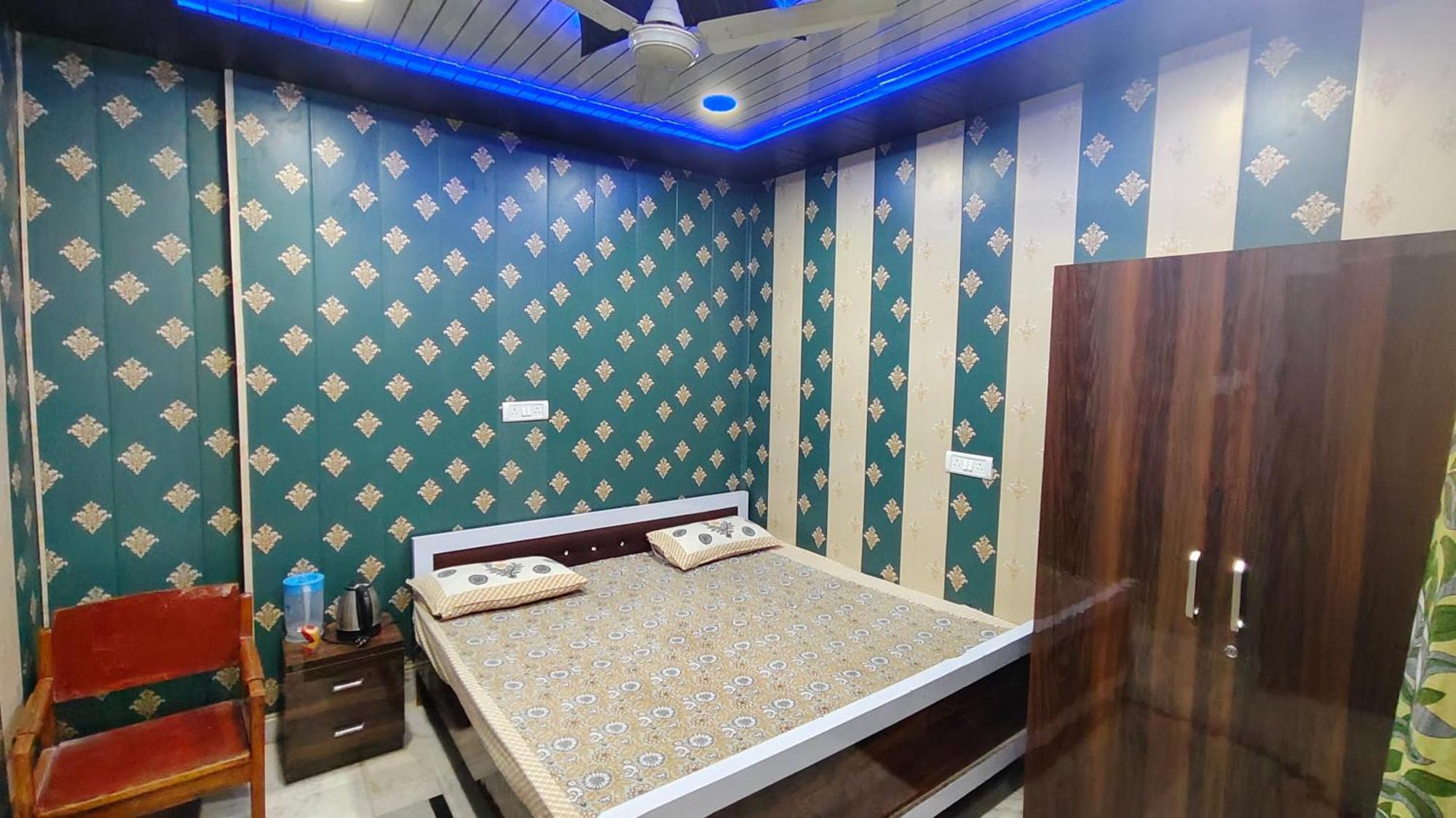 Hotel Raju Homestay Ayodhya 150 Meters From Shree Ram Janmbhoomi Temple 200 Meters From Ayodhya Dham Railway Station Eksteriør bilde